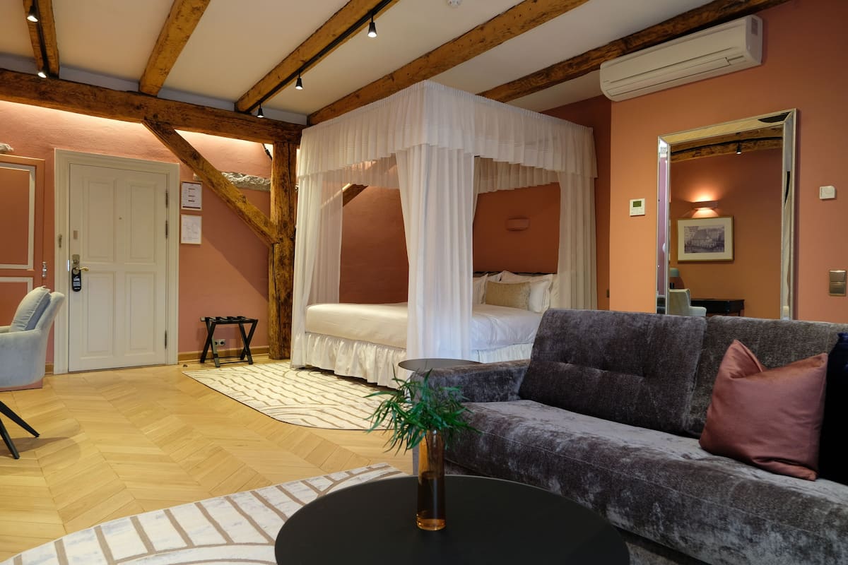 Junior Canopy Suite | Living area | 48-inch flat-screen TV with digital channels, books, heated floors