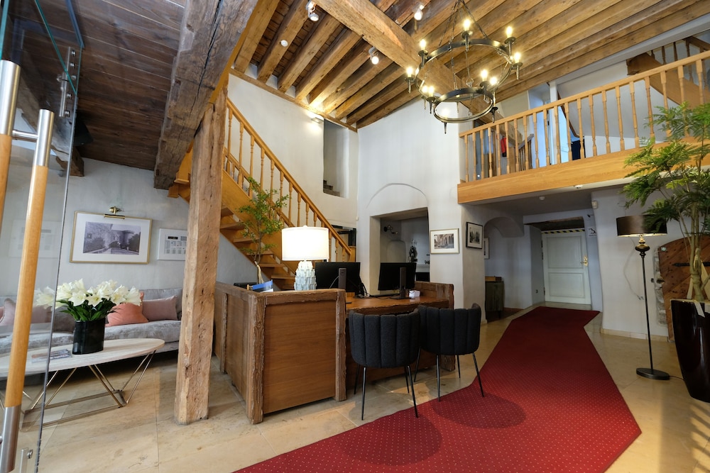 The Three Sisters Hotel by null