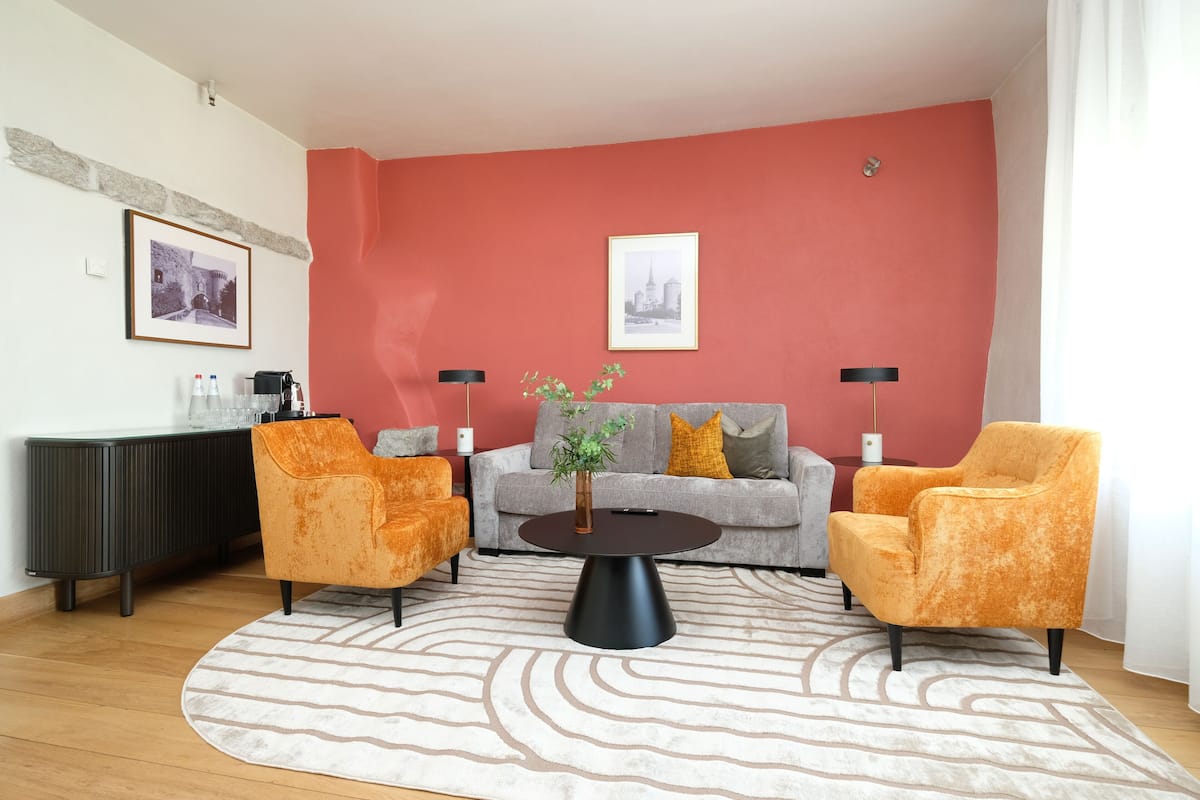 Romantic Suite | 1 bedroom, premium bedding, in-room safe, individually decorated