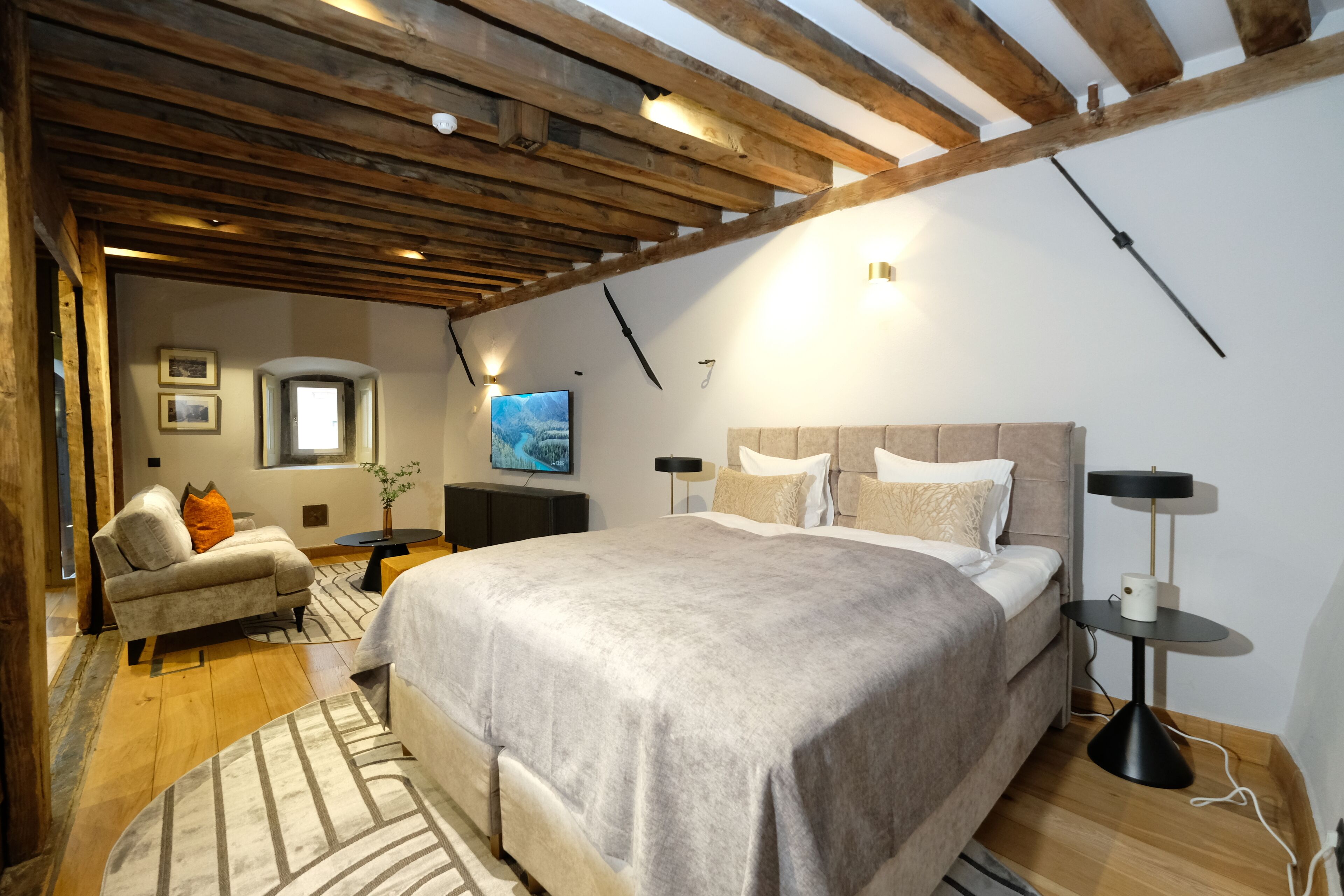 Premium bedding, in-room safe, individually decorated