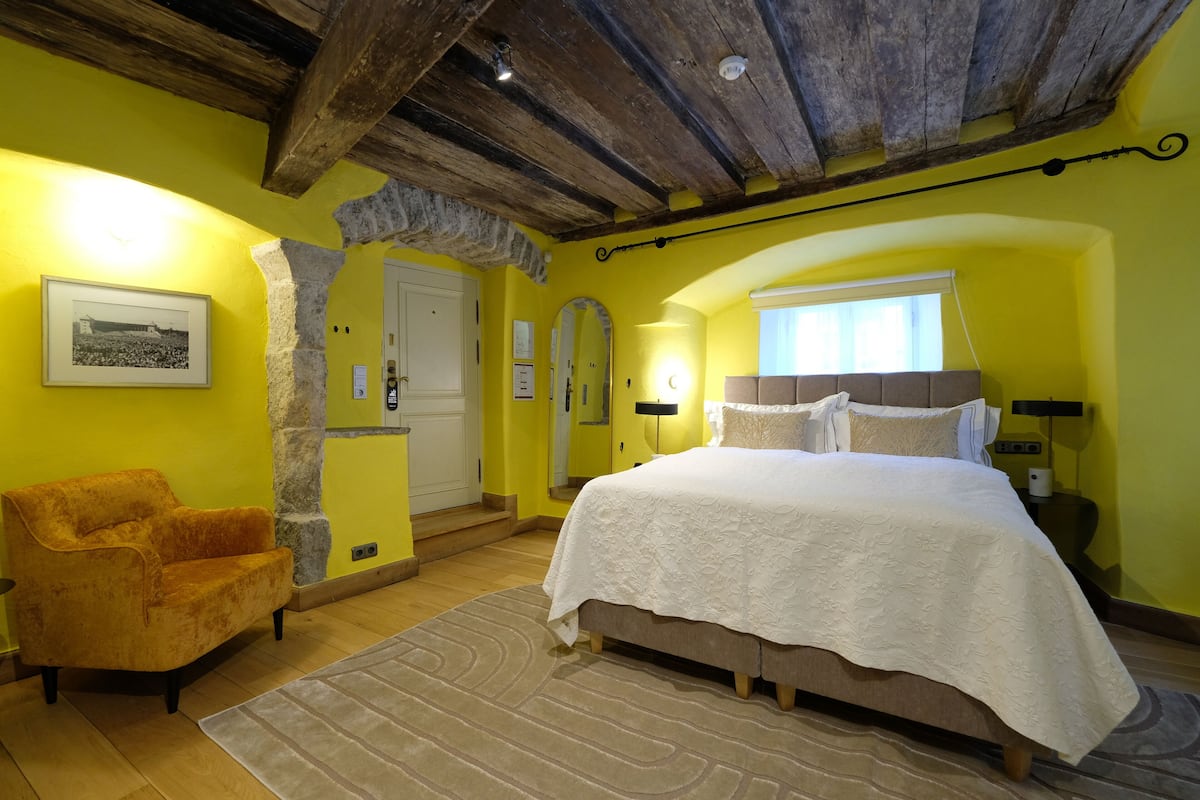 Junior Suite | Premium bedding, in-room safe, individually decorated