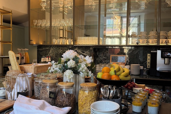 Daily buffet breakfast for a fee
