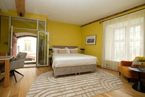 Double Room With Balcony | 高档床上用品、客房内保险箱、特色装修、特色家居