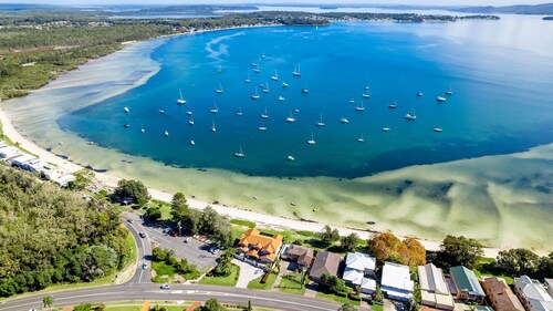 Salamander Sanctuary, 204 Salamander Way - pool, pets, linen, aircon, Wi-Fi