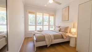 4 chambres, fer et planche à repasser, lit parapluie, Wi-Fi gratuit
