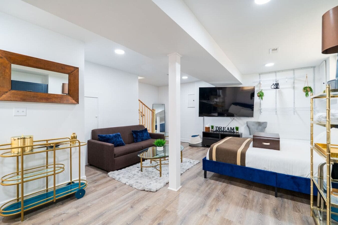 4 Schlafzimmer, Schreibtisch, Bügeleisen/Bügelbrett, WLAN