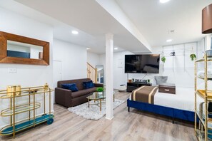 4 bedrooms, desk, iron/ironing board, WiFi