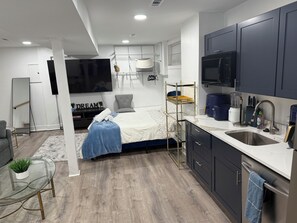 3 slaapkamers, een strijkplank/strijkijzer, wifi, beddengoed