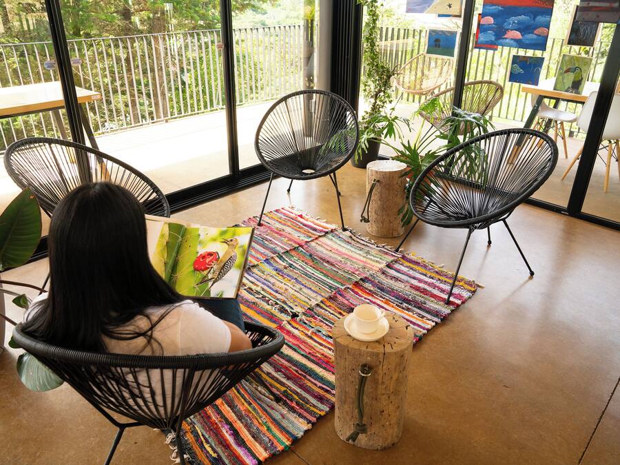 Lobby-lounge