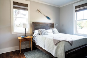 2 bedrooms, desk, iron/ironing board, Internet