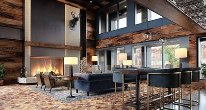 Breckenridge Hotel Room | King Bed & Private Bunks