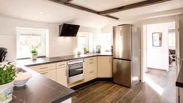 Kühlschrank, Mikrowelle, Ofen, Geschirrspüler