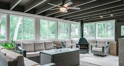 Steps from NOTRE DAME! Huge House! Arcade Game room, volleyball court & more!