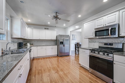 Steps from NOTRE DAME! Huge House! Arcade Game room, volleyball court & more!