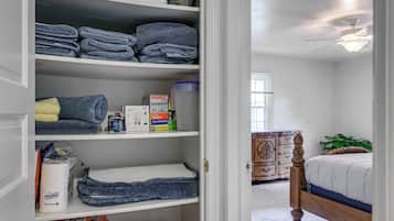 4 dormitoris, planxa i posts de planxar, wifi i roba de llit