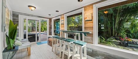 تناول الطعام بالخارج