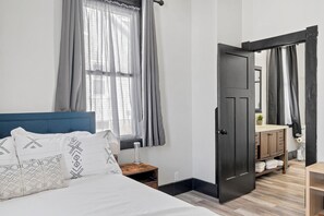 3 camere, una scrivania, ferro/asse da stiro, Wi-Fi gratuito