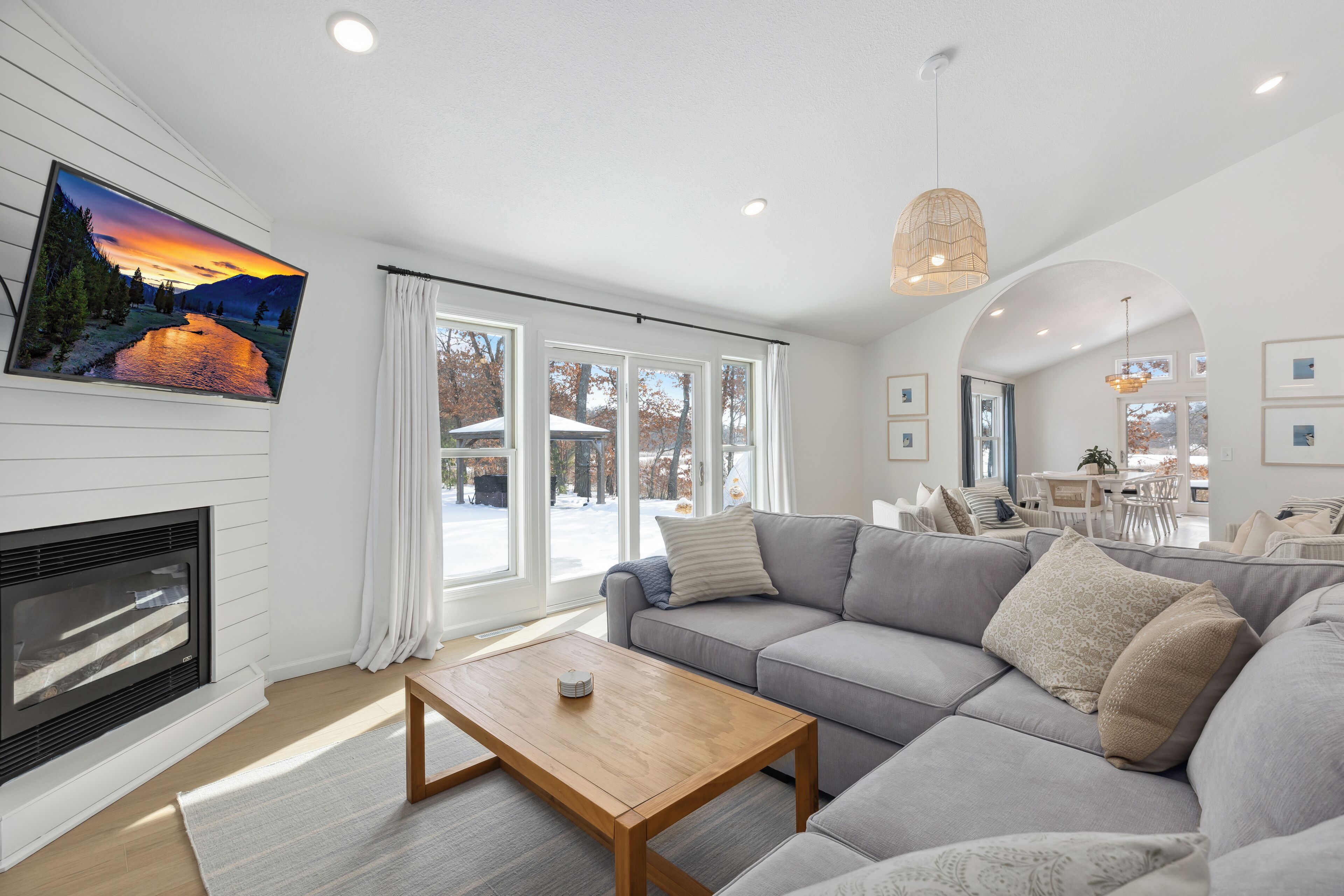 智能电视、壁炉、电子游戏、乒乓球