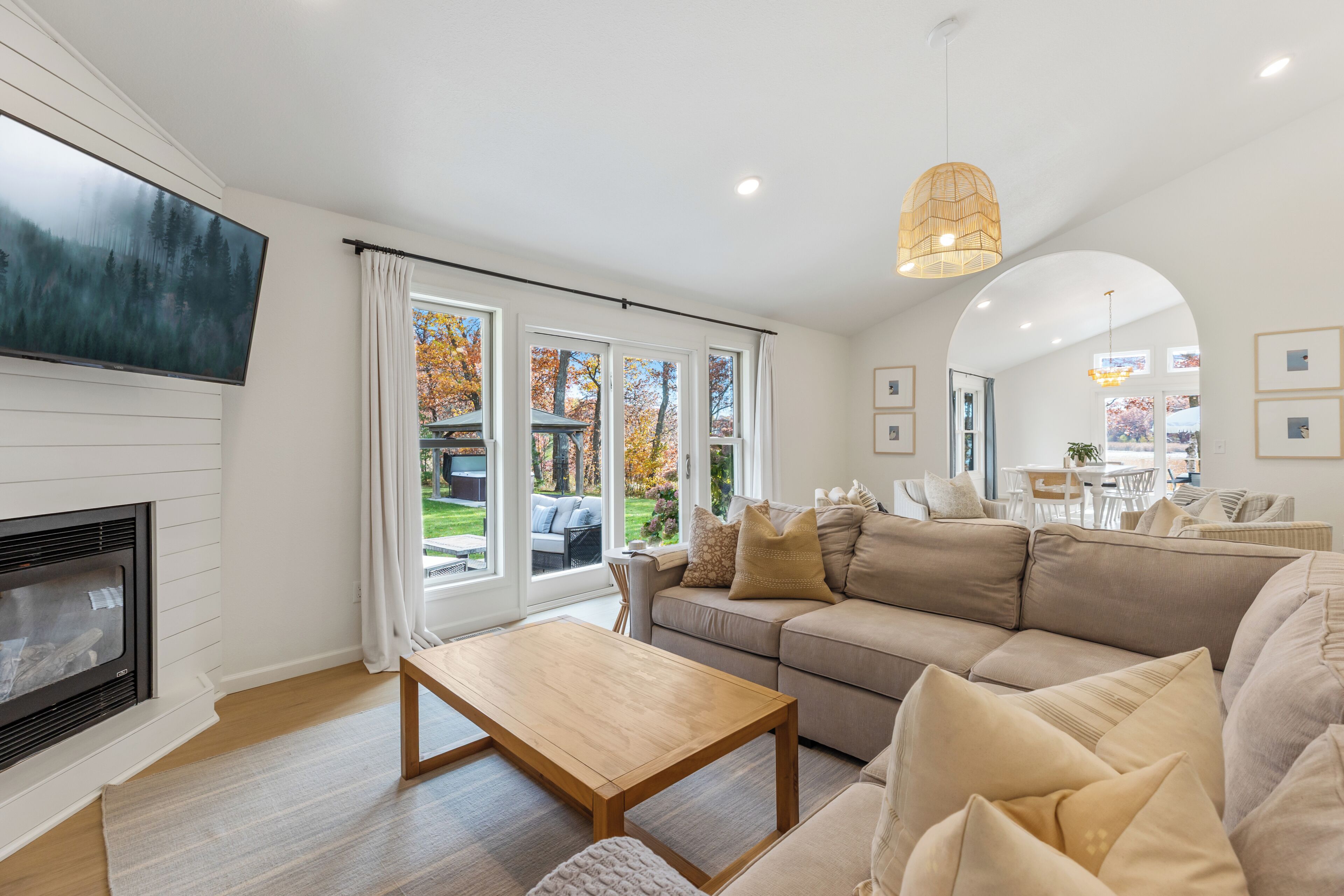 Smart TV, fireplace, video games, table tennis