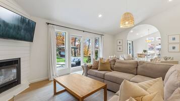 Smart TV, fireplace, video games, table tennis