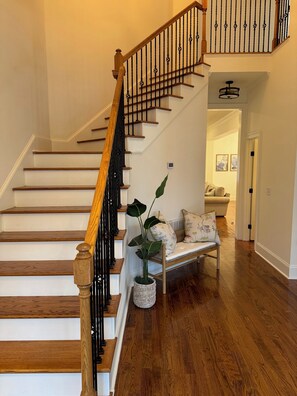 Interior - 5 bed house in Riverwood. Enjoy a cozy stay (Evans)