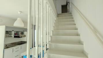 Studio Suite | Ruang tamu | 32 inci televisyen dengan kabel