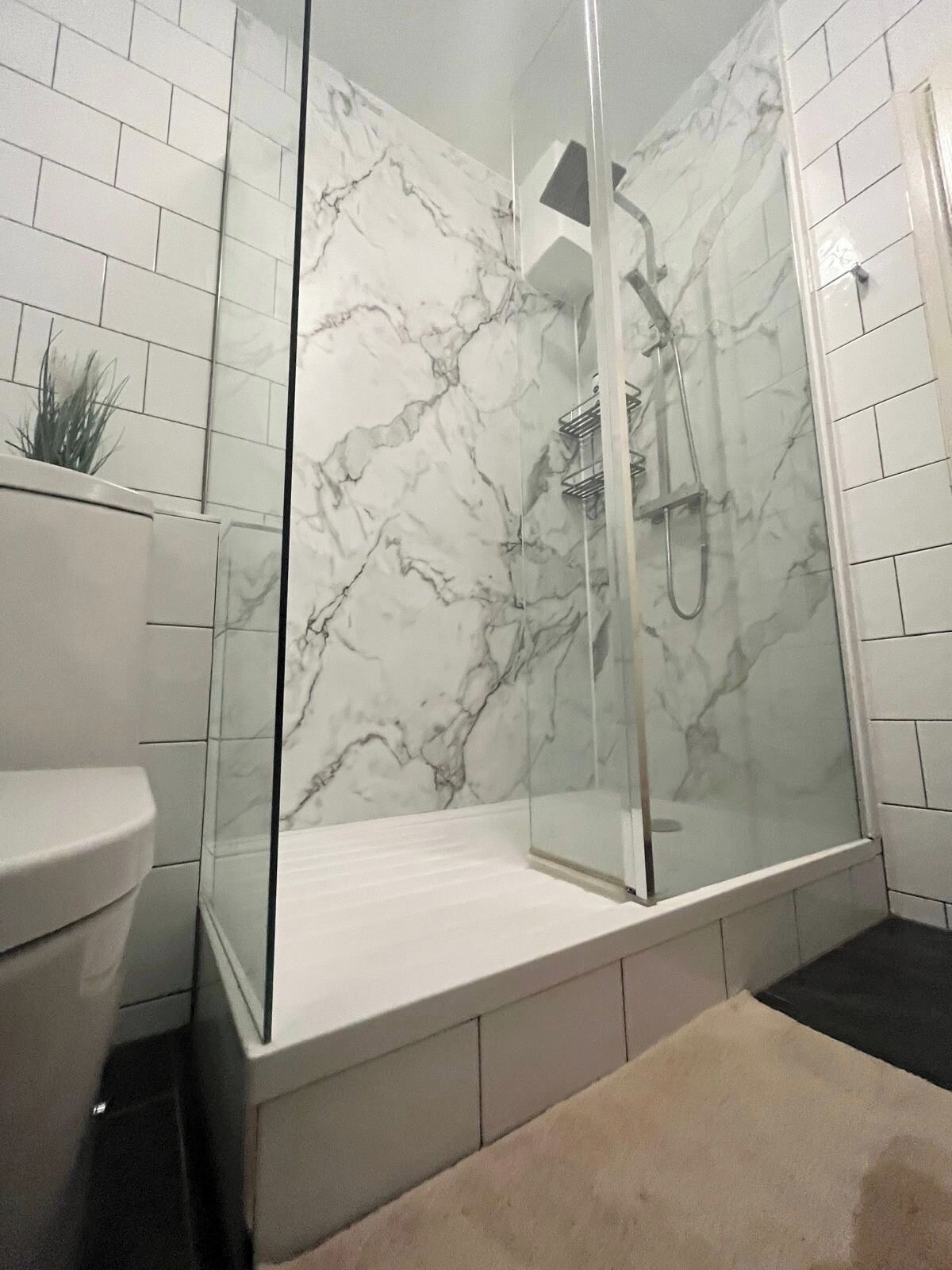 Douche, serviettes fournies