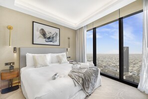 1 bedroom, in-room safe, iron/ironing board, free WiFi - Chic 1BR Apt at Address Dubai Opera Residences (Dubai)