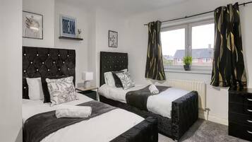 House | 3 bedrooms, free WiFi, bed sheets