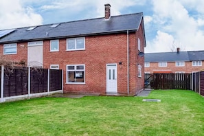 House | Exterior - Last Min Weekend Stay, Trafford, Pets Welcome (Sale)