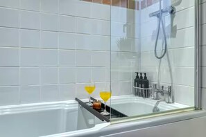 House | Bathroom | Shower, towels