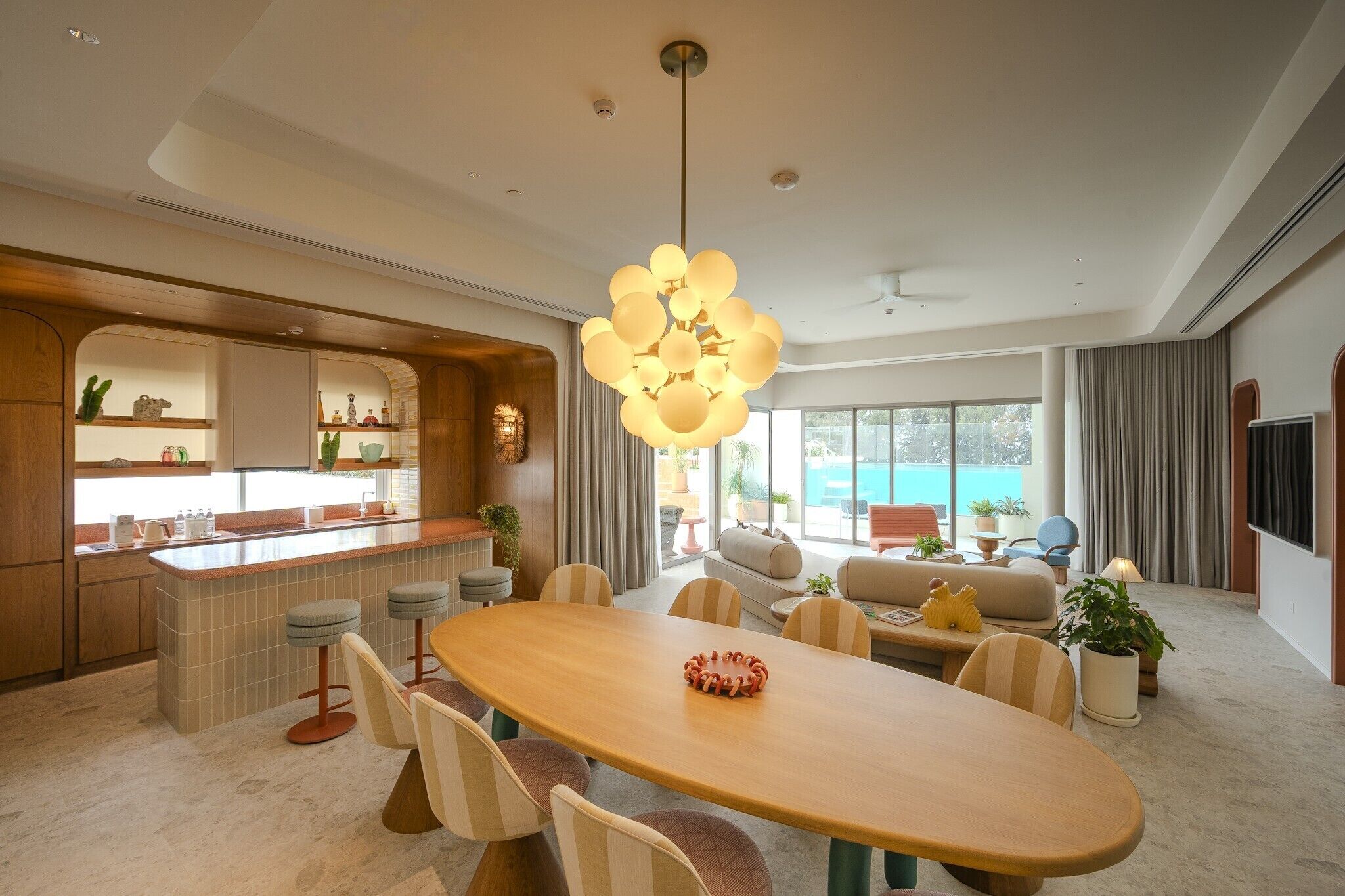 Minibar y caja de seguridad en la habitación 