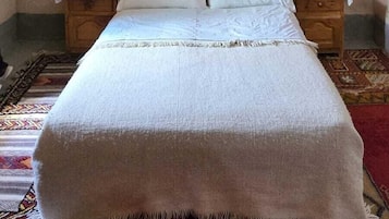 Comfort Triple Room, 1 Double Bed with Sofa bed, Mountain View | Bed sheets