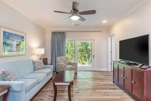 Televisie, videospelletjes, een dvd-speler en tafelvoetbal