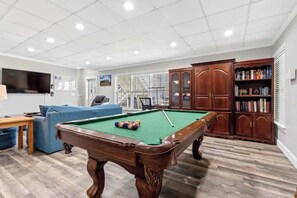 Game room - 4bd/3bth, Sleeps 14, Pool Table, Fire pit + More! (Milledgeville)