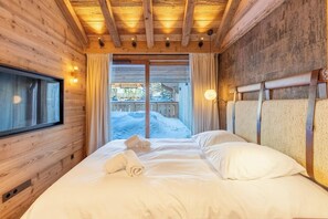 5 bedrooms, WiFi, bed sheets