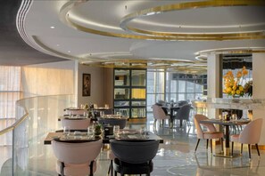 Dining - Amazing 2 bedroom at The top (Dubai)