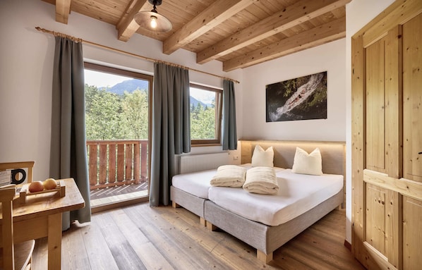 Double room in the nature reserve including entrance to the Water AREA | Roupa de cama