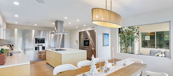 Malibu Beach and Mountain Retreat with Hot Tub