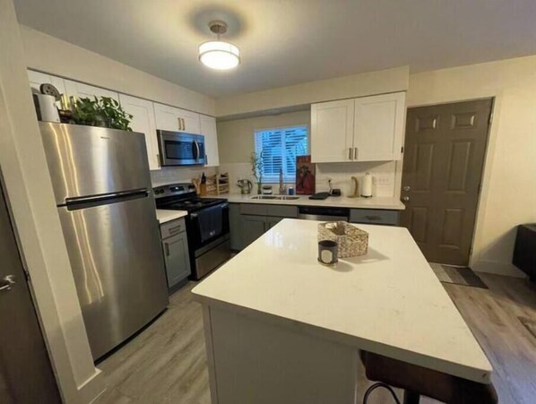 Private kitchen - Apt in the Heart of Montrose! sleeps (Houston)