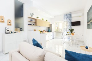 Smart TV - Marescala vacation - Doria Home, spacious apartment in Sorrento town. (Sorrento)