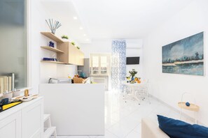 Smart TV - Marescala vacation - Doria Home, spacious apartment in Sorrento town. (Sorrento)