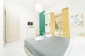 2 bedrooms, desk, iron/ironing board, free WiFi - Marescala vacation - Doria Home, spacious apartment in Sorrento town. (Sorrento)