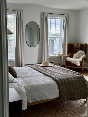 4 عدّة غرف نوم ومكواة/لوح كي وواي فاي وملاءات أسرّة