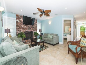 TV, fireplace, DVD player - Charming 3-Bedroom Home Near Beach (Cape May)