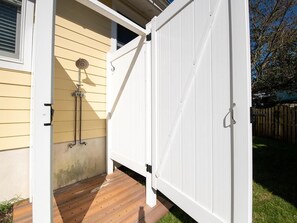 Property grounds - Charming 3-Bedroom Home Near Beach (Cape May)