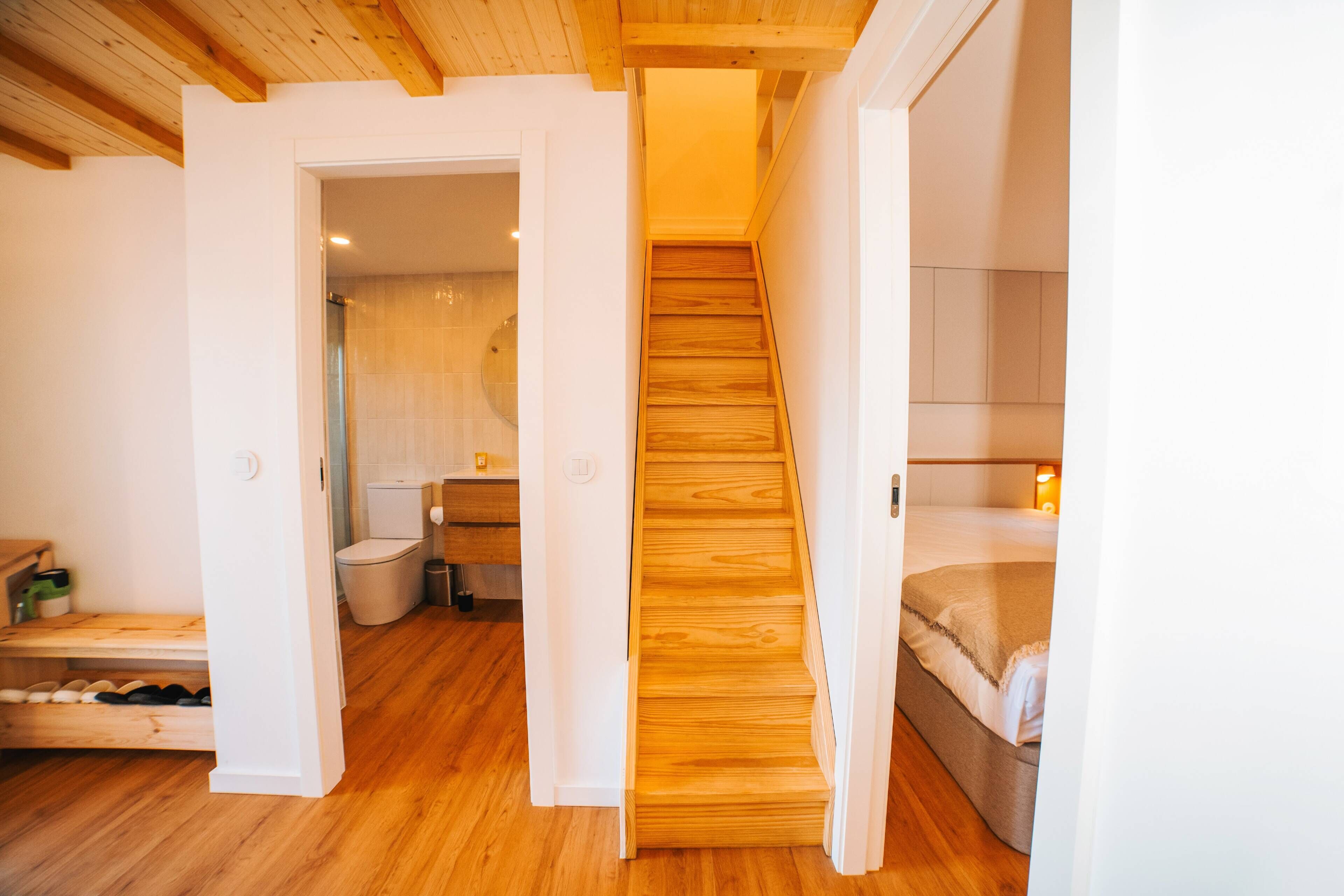 2 slaapkamers, een strijkplank/strijkijzer, internet, beddengoed