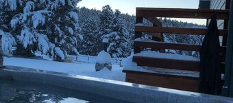 The Hideaway for 2 at Lone Moose Lodge Priv HotTub