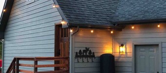 The Hideaway for 2 at Lone Moose Lodge Priv HotTub