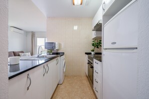 Fridge, microwave, oven, coffee/tea maker